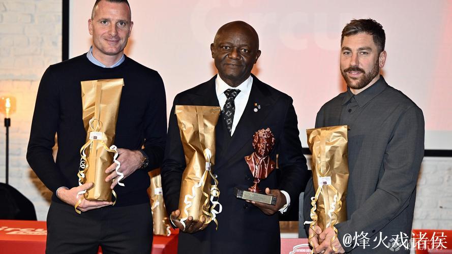 官方：拜仁主帅孔帕尼当选比利时年度最佳教练