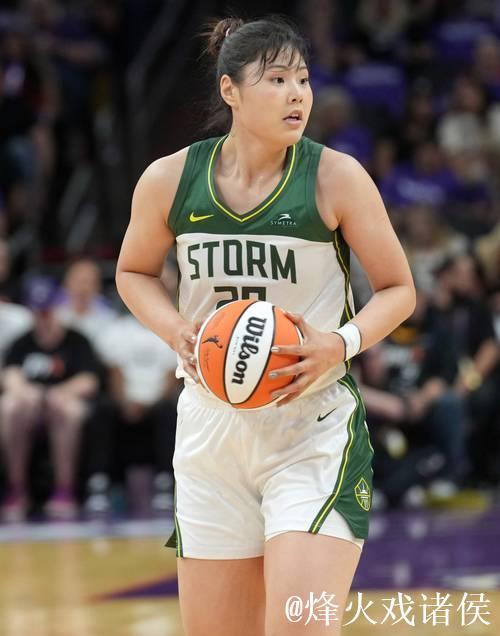 李月汝WNBA生涯首次先发 受困犯规仅得3分2板