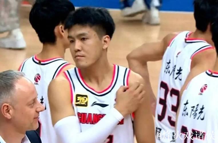 黄荣奇20分广东胜吉林 孙铭徽21分广厦负山西 黄荣奇20分广东胜吉林 孙铭徽21分广厦负山西