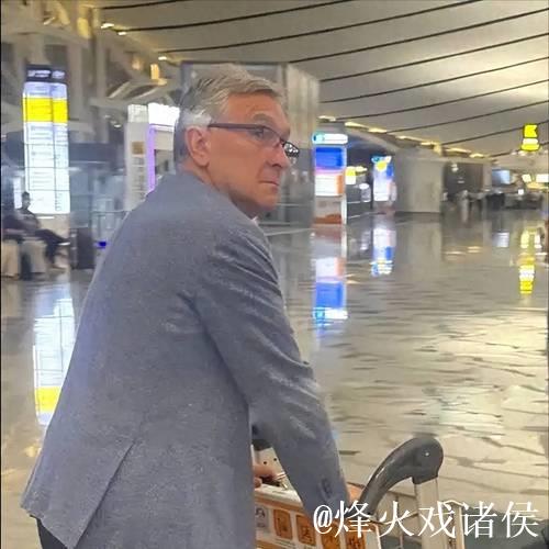 国足与伊万科维奇友好解约 主帅离京获足协全程送机 国足与伊万科维奇友好解约 主帅离京获足协全程送机